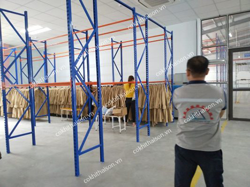 Lắp đặt giá treo quần áo cho nhà máy may THAGACO - Kệ Công Nghiệp Thái Sơn TSC - Công Ty Cổ Phần SXKD Thái Sơn TSC